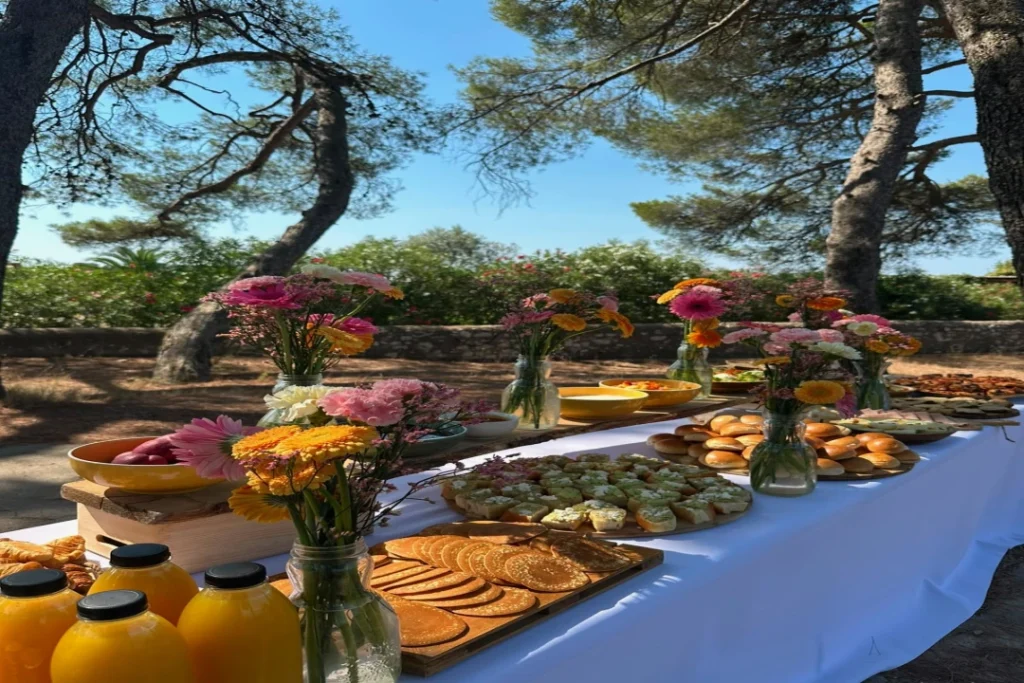 Buffet froid anniversaire 60 personnes : quantités et prix